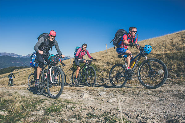 Rahfahrer fahren durch die Waldheimat