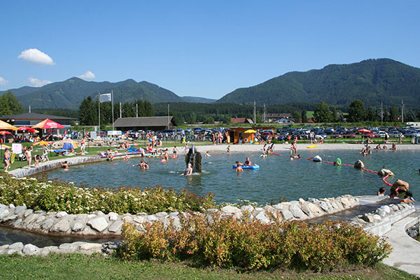 Blick auf den Schwimmteich